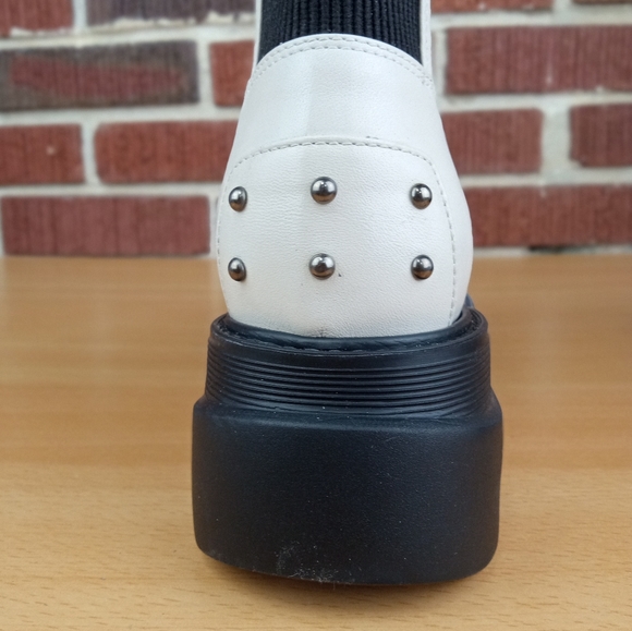 NWT Aquatalia 'Scilla' Weatherproof Genuine Leather Short Studded Chelsea Boots - Picture 9 of 13